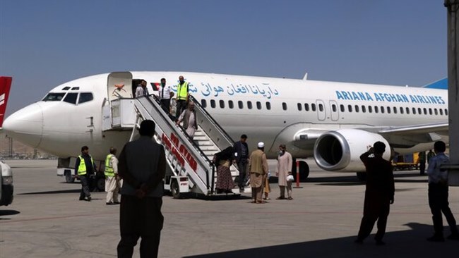 پروازهای شرکت هواپیمایی افغانستان به ایران پس از حدود یک سال وقفه، درحالی از سرگرفته شد که فعالان گردشگری در ایران، لغو ویزا بین دو کشور را درخواست کردند.