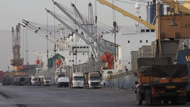 مدیر کل بنادر و دریانوردی خوزستان اظهار داشت: در حال حاضر در بندر امام ٣٧ فروند کشتی با میزان بار ٢ میلیون و ٢٠٠ هزار تن در لنگرگاه بر روی آب مانده‌اند.