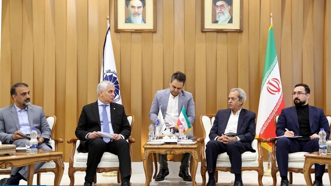 غلامحسین شافعی، رئیس دوره‌ای اتاق بازرگانی و صنعت اکو با انتقاد از عدم اجرایی شدن توافقنامه‌های درون منطقه‌ای، گفت: حجم مبادلات درون منطقه‌ای اکو از 70 میلیارد دلار فراتر نرفته است.