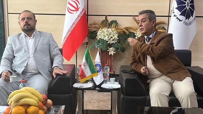 رئیس اتاق خرمشهر با اشاره به اینکه در شرایط فعلی، تراز تجاری ایران و عراق به نفع ایران است، بر ضرورت رفع موانع برای واردات از عراق و متوازن‌سازی تجارت با این کشور برای پایدار شدن مناسبات اقتصادی دوجانبه تأکید کرد.