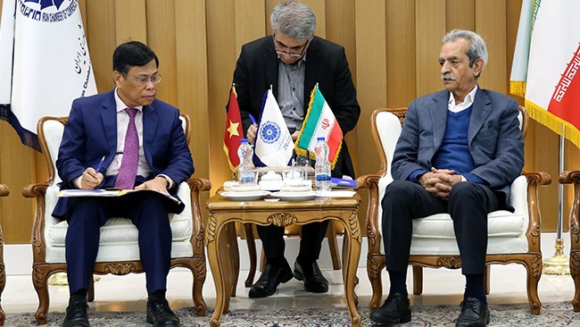 رئیس اتاق ایران معتقد است با مذاکرات جدی می‌توان تجارت تهاتری میان ایران و ویتنام را توسعه داد و با پشت سر گذاشتن مشکلات بانکی، تعاملات تجاری دو کشور را تقویت کرد.