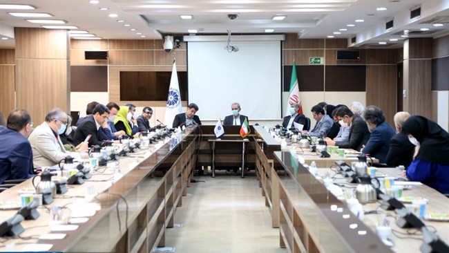 در نشست روسای کمیسیون‌های اتاق ایران درباره برنامه‌ هفتم توسعه گفت‌وگو شد. قرار است بخش خصوصی پیشنهادهای خود را با سه محور توسعه پایدار، توسعه صادرات و توسعه بهره‌وری ارائه کند.