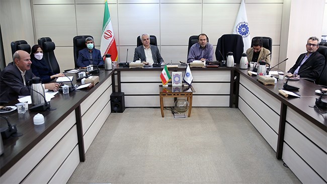 در نشست کمیسیون حمل‌ونقل و لجستیک اتاق ایران عنوان شد که باید به تضاد منافع در راه‌آهن پایان داده شود. باید در برنامه 5 ساله هفتم توسعه، راه‌آهن به بخش تنظیم‌گری برسد و بخش خصوصی به این حوزه وارد شود.