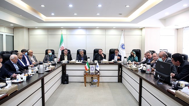 در نشست کمیسیون انرژی اتاق ایران ، فعالان اقتصادی از روند اعطای گواهینامه صلاحیت ایمنی پیمانکاران انتقاد کردند؛ باید این مسئله باید با تنظیم‌گری حل شود نه کنترل‌گری.