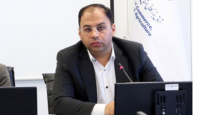 رئیس کمیسیون کشاورزی اتاق ایران از برخی بی‌برنامگی‌ها در دولت و توقف 40 کشتی حامل ذخایر استراتژیک در حالی که میزان این کالاها در سطح کشور پایین است، انتقاد کرد.