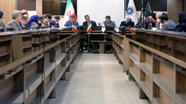 رئیس اتاق ایران در نشست روسای کمیسیون‌ها از تشکیل شورای حقوقی با هدف بررسی و پیگیری مشکلات فعالان اقتصادی بنابر درخواست آنها خبر داد.
