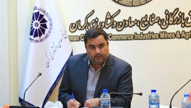 مظفر محمدی، عضو هیات نمایندگان اتاق ایران معتقد است: سختگیری‌های دولت با عنوان تعهد ارزی باعث شده تا روند صادرات محصولات کشاورزی مختل و در کشور دپو شود.