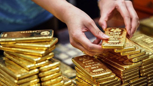 قیمت هر اونس طلا امروز با ۰.۳۶ درصد کاهش به ۱۹۷۶ دلار و ۶۷ سنت رسید.