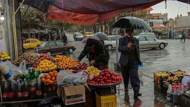 بر اساس گزارش مرکز آمار ایران، در آبان امسال نرخ تورم سالانه مصرف‌کننده با 0.6 درصد کاهش به 44.9درصد رسید. در این ماه تورم نقطه‌ به نقطه 39.2 درصد و تورم ماهانه 2.2 درصد محاسبه شده است.