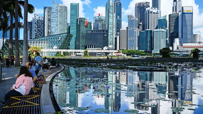 طبق نظرسنجی یک بانک خصوصی مستقر در ژنو، ثروتمندان سنگاپور در مقایسه با همتایان خود از جمله تایلند و استرالیا در سایر بخش‌های آسیا و اقیانوسیه، کمترین میزان رضایت را از تعادل فعلی کار وزندگی خوددارند.