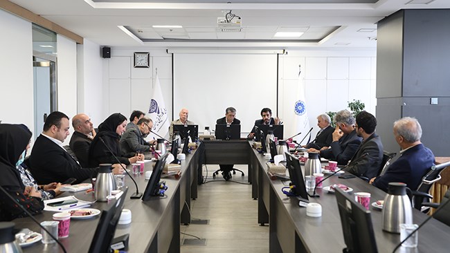 رئیس کمیسیون واردات اتاق ایران بی‌توجهی بانک مرکزی به زمان‌بندی تعیین شده در تخصیص ارز را برای تولید و تجارت آسیب‌زا دانست و خواستار تخصیص‌های به‌موقع ارز شد.