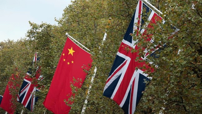 اتاق بازرگانی انگلیس در چین اعلام کرد: ۶۰ درصد از شرکت‌های انگلیسی و سرمایه‌گذاران احساس می‌کنند که کندی اقتصاد چین، نسبت به محدودیت‌های سخت‌گیرانه کرونایی برای فعالیت‌های آن‌ها در چین چالش بزرگ‌تری ایجاد می‌کند.