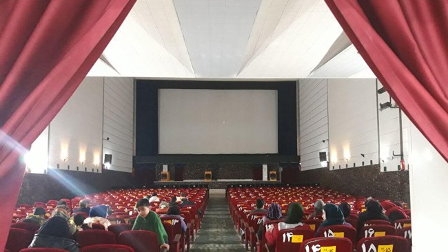در حالی که بر اساس گزارش مرکز پژوهش‌های مجلس 84 درصد شهرهای کشور سالن سینما ندارند از سال 96 تا کنون 16 مالک سینما متقاضی تغییر کاربری سینمای خود شده‌اند که برای 8 مورد مجوز صادر شده است.