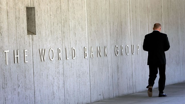 دیوید مالپس رئیس بانک جهانی با تاکید بر اهمیت موضوع فشار بدهی‌های اقتصادی بر کشورهای درحال توسعه،‌اعلام کرد این نهاد وام‌دهنده چشم‌انداز رشد جهانی خود را کمی افزایش داده است.