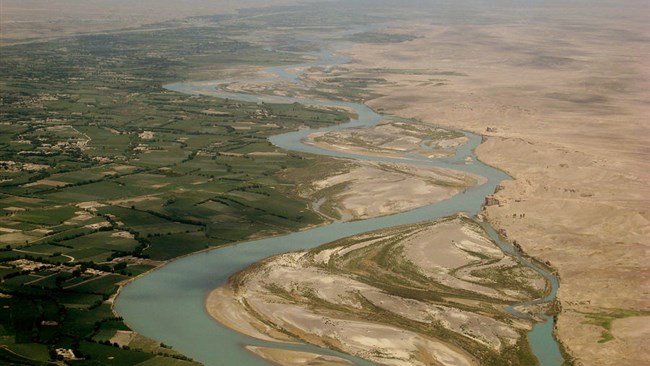 سخنگوی صنعت آب با بیان اینکه پروژه انتقال آب از دریای خزر در دستور کار نیست، گفت: ۴.۲ میلیارد متر مکعب آب شیرین از دریای عمان وارد پهنه سرزمینی خواهد شد.