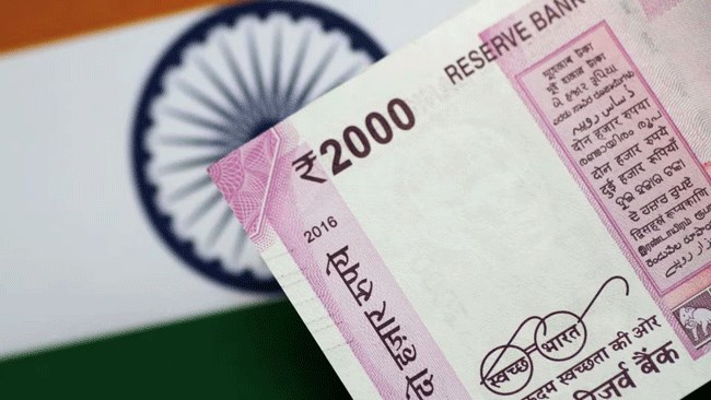 بانک مرکزی هند به تازگی اعلام کرده است که ارزشمندترین اسکناس خود یعنی اسکناس 2000 روپیه‌ای را حذف خواهد کرد و در این راستا از شهروندان درخواست کرده تا پایان سپتامبر سال جاری این اسکناس‌ها را سپرده یا مبادله کنند.