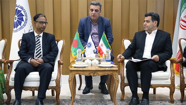 رئیس اتاق ایران در نشست با سفیر بنگلادش در تهران، ضمن تاکید بر ظرفیت‌های دو کشور برای توسعه مبادلات، حل مسائل بانکی و حمل‌ونقلی را پیش‌نیاز توسعه روابط تجاری ایران و بنگلادش عنوان کرد.