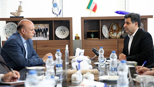 در نشست سفیر ایران در سوئد با رئیس اتاق ایران بر تقویت ارتباط تجار ایران و سوئد تأکید شد.