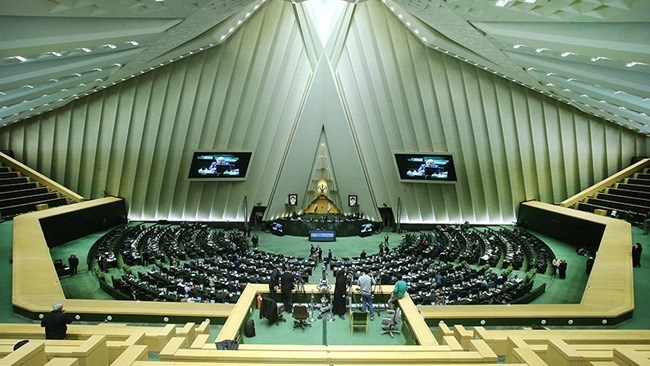 نمایندگان مجلس شورای اسلامی در جلسه علنی امروز، با ۱۲۹ رای موافق، ۱۰۱ رای مخالف و ۴ رای ممتنع با کلیات لایحه دوفوریتی تشکیل وزارت بازرگانی موافقت کردند.