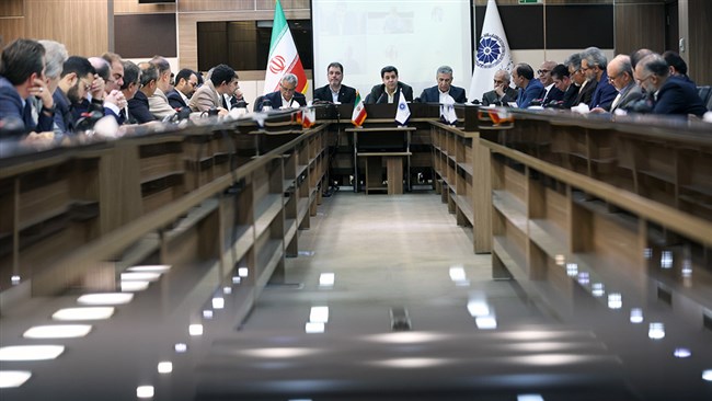 در نشست روسای کمیسیون‌ها با هیات رئیسه اتاق ایران مقرر شد یک کمیته 13 نفری به بررسی شیوه‌نامه فعالیت کمیسیون‌ها بپردازد و جمع‌بندی آن را برای تصویب در نشست آتی مطرح کند.
