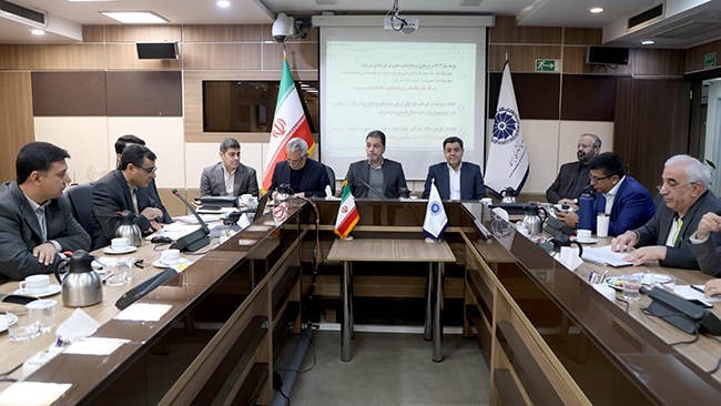 در نشست اخیر روسای کمیسیون‌های تخصصی اتاق ایران، لایحه بودجه 1403 کشور مورد آسیب‌شناسی قرار گرفت. بر اساس تحلیل صورت گرفته سال آینده رکورد تورمی تشدید می‌شود.