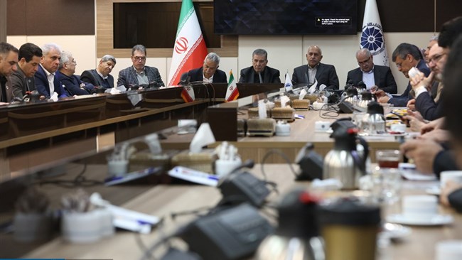رئیس اتاق ایران در شورای روسای اتاق‌های سراسر کشور، حرکت بخش خصوصی در مسیر توسعه تولید و تجارت و ارائه راه‌حل‌های مشورتی در این حوزه‌ها را ضروری خواند.