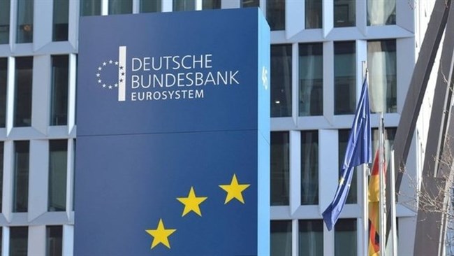 بر اساس گزارش بانک مرکزی آلمان، بدهی‌های دولت این کشور در سال ۲۰۲۳ با 62 میلیارد یورو افزایش نسبت به سال قبل، دو هزار و 620 میلیارد یورو رسیده که 3.7 درصد بالاتر از سقف 60 درصدی تعیین‌شده در پیمان «ماستریخت» است.
