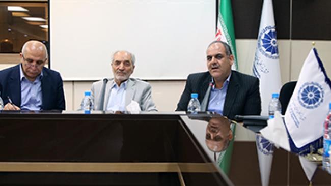 رئیس انجمن سنگ ایران وضعیت دریافت حقوق دولتی معدن کاران، مالیات بر ارزش افزوده، بی توجهی به مشوق های صادراتی و قدیمی بودن تجهیزات و ماشین آلات صنعت گچ را مورد انتقاد قرار داد و گفت: با وجود قدرت اشتغال زایی بالای صنعت گچ و تاثیری که بر صنعت ساختمان کشور دارد، شاهد بی توجهی مسئولان نسبت به آن هستیم.