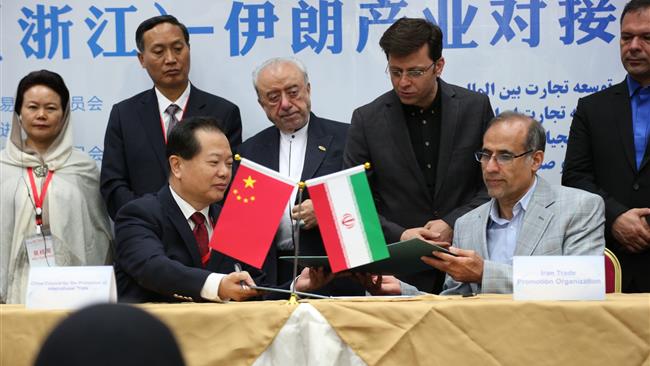 نایب رییس اتاق مشترک بازرگانی ایران و چین، در جمع بازرگانان چینی، کاهش بهای نفت خام را دلیل اصلی کاهش واردات کالاهای چینی به ایران دانست.
