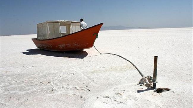 سه دانشگاه ایرانی با چهار دانشگاه خارجی برنامه های ستاد احیا دریاچه ارومیه را تدوین کردند.