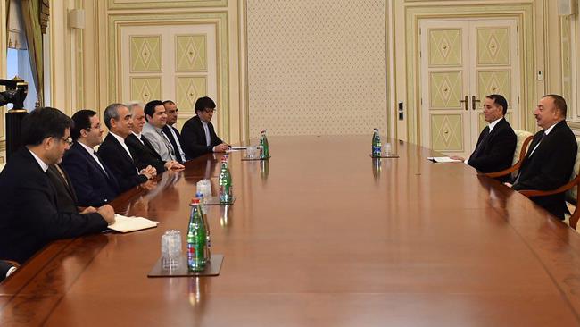 هیات سیاسی-اقتصادی استان اردبیل با سفر به باکو با الهام علی‌اف، رئیس جمهور آذربایجان و وزیر اقتصاد این کشور دیدار کردند. حسین پیرموذن عضو هیات رئیسه اتاق ایران در این دیدار حضور داشت.