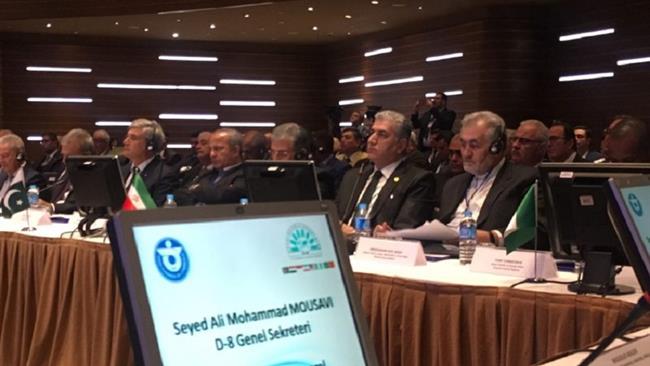نشست اتاق‌های بازرگانی گروه هشت کشور اسلامی در حال توسعه (دی 8) در ازمیز ترکیه برگزار شد  و رئیس اتاق اصفهان نیز در این نشست سخنرانی کرد.