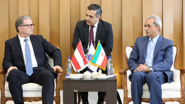 کارل هاینس کپف، رئیس دوم پارلمان اتریش با حضور در اتاق ایران، با غلامحسین شافعی، دیدار و گفت‌وگو کرد.
