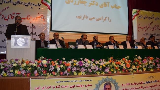 وزیر امور اقتصاد و دارایی با سفر به سمنان، نشست مشترکی را  با فعالان اقتصادی استان سمنان برگزار کرد.