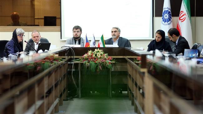 نشست فعالان اقتصادی ایران و چک با حضور مقامات اتاق های بازرگانی دو کشور و مشاور وزارت صنعت و تجارت چک برگزار شد.