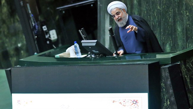 اگرچه دولت در شرایط فعلی اقتصادی، توان ایجاد اشتغال بالای یک‌میلیون شغل خالص در سال را ندارد اما طبق اعلام مرکز آمار، اشتغال خالص دولت در بهار امسال نسبت به بهار سال گذشته، بیش از 700 هزار نفر بوده است و این رقم گرچه رقم قابل‌ملاحظه‌ای نسبت به سال‌های گذشته است اما تا رسیدن به نقطه مطلوب، یعنی یک‌میلیون و 200 هزار نفر، حداقل 500 هزار نفر منفی است.