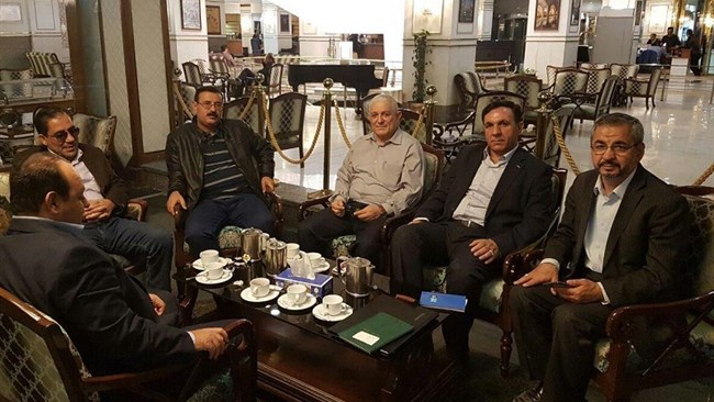 رئیس اتاق ایلام باهدف شتاب در اتصال دو کشور ایران و عراق به شبکه راه‌آهن با مدیرعامل راه‌آهن ملی عراق در تهران دیدار کرد.