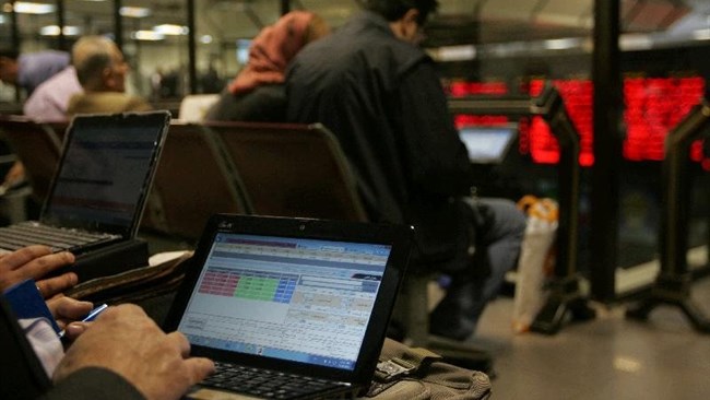 قیمت اونس در بازار جهانی طلا با 80 سنت افزایش به 1213 دلار و 10 سنت رسید.در بازار ارز، دلار با 22 تومان افزایش 3722 تومان، یورو با صعود 54 تومانی 4054 تومان و درهم با 26 تومان رشد 1043 تومان فروخته شد.