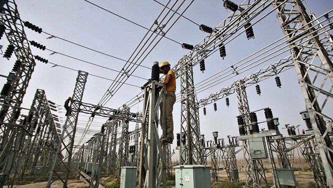 مدیرعامل شرکت برق منطقه‌ای تهران با هشدار نسبت به فرسودگی شبکه برق تهران، اعلام کرد: عمر تاسیسات شبکه‌ توزیع برق تهران به بیش از ۳۰ سال رسیده است.