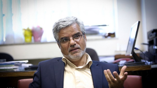صادقی، حقوقدان و نماینده مجلس انتقادی جدی به اصلاح قانون کار دارد. او می‌گوید: انتقادها به لایحه اصلاح قانون کار، امری نیست که صرفا محدود به فعالان کارگری یا حتی کارفرمایان شود.