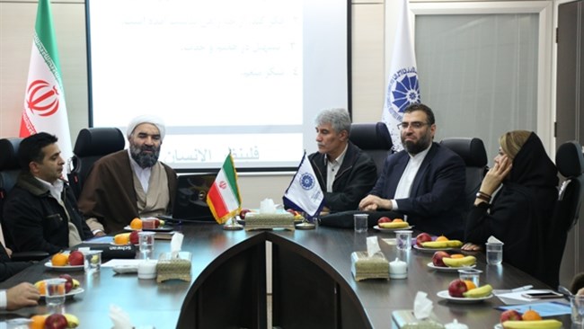 چهارمین کارگاه آموزشی حلال با هدف آموزش اولیه و ضروری مسئولان کنترل کیفیت شرکتهای متقاضی نشان حلال در اتاق ایران برگزار شد.