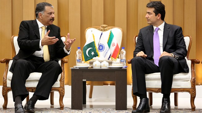 هیاتی تجاری از اتاق بازرگانی مشترک پاکستان-ایران به سرپرستی محمد اعجاز الحق، مشاور ارشد این اتاق و عضو شورای ملی پاکستان با نایب‌رئیس اتاق ایران دیدار کرد.