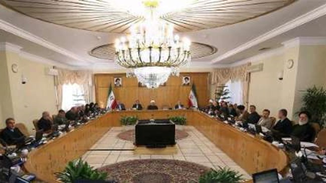 هیات وزیران درجلسه روز چهارشنبه با تصویب موادی از لایحه بانک مرکزی، تومان را واحد پول ایران تعیین کرد.