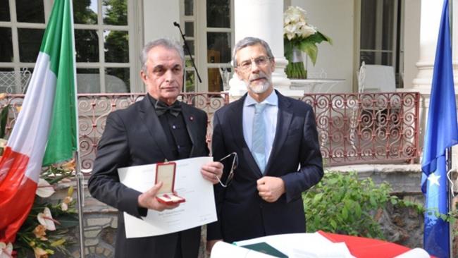احمد پورفلاح، رئیس اتاق مشترک ایران و ایتالیا توانست پس از دریافت نشان لئوناردو در اسفند سال 1394 ، دومین نشان بین المللی را دریافت کند. نشان شوالیه ایتالیا بر اساس قوانین دقیق در حوزه های صنعت، هنر و فرهنگ اهدا می شود.