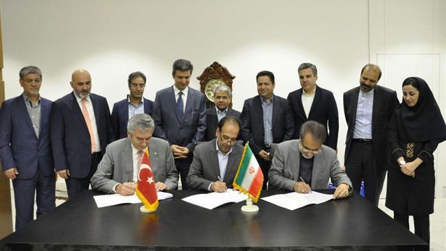 بر اساس تفاهم سه جانبه میان اتاق ایران، سازمان شهرک‌های صنعتی ایران  و اتاق صنایع استانبول، 85 درصد نیروی کار در این شهرک ایرانی خواهند بود و حداکثر 15 درصد نیروی انسانی می‌تواند از کشور ترکیه باشد.