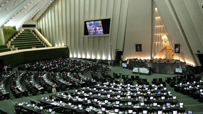 رئیس پارلمان بخش خصوصی ایران طی 15 روزگذشته 4 بار پشت تریبون سبز خانه ملت قرار گرفته تا مشخص شود که مجلس دهم قصد برقراری رابطه محکمی با بخش خصوصی دارد.