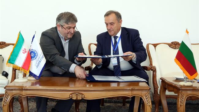 یادداشت تفاهم همکاری بین اتاق های بازرگانی ایران و بلغارستان در حضور معاون وزیر اقتصاد این کشور امضاء شد.