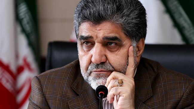 استاندار تهران با بیان اینکه واگذاری‌های اصل ۴۴ در کشور فاجعه بود، گفت: در حال حاضر ۹۸۰ هزار میلیارد تومان نقدینگی وجود دارد که این رقم وحشتناک است.