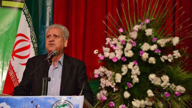 رئیس هیات مدیره صندوق پنبه ایران می‌گوید مهندس‌های کشاورزی باید به جای پشت‌میزنشینی به مرزعه‌ها بروند و روی افزایش راندمان و کاهش هزینه کار کنند.