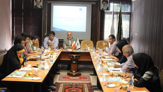 تنوع معدن و ذخایر معدنی در استان همدان بالا بوده و ظرفیت خوبی در این زمینه وجود دارد اما فعالیت معدن‌کاران با دو مشکل از سوی منابع‌طبیعی و محیط زیست وجود دارد که باید جلساتی در این زمینه با منابع‌طبیعی استان گذاشته شود.